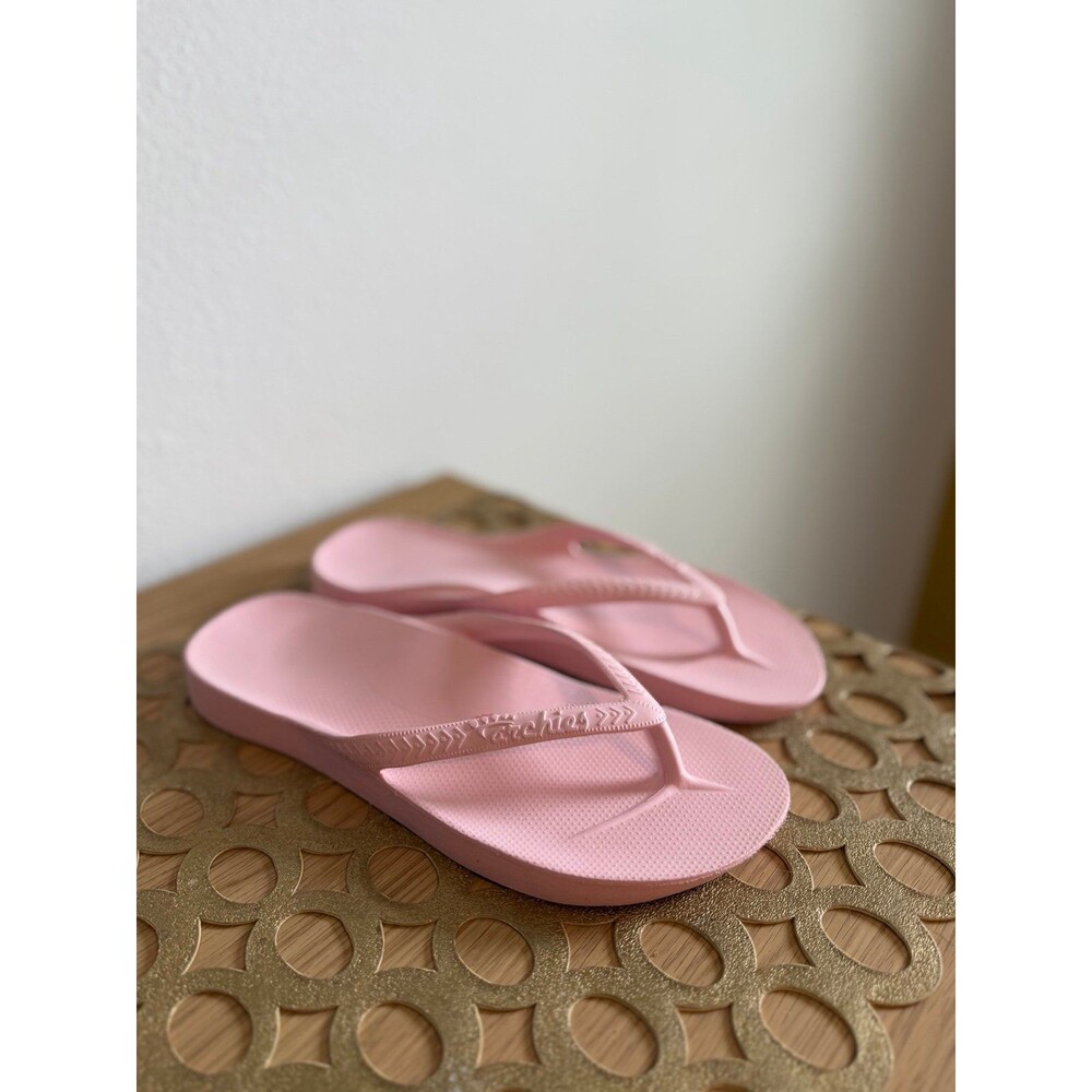 Archie’s Arch Support Thong Sandals in Light Pink Men’s 7 | Women’s 8